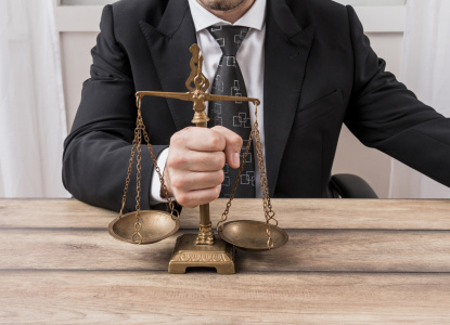 lawyer-with-weighing-scales